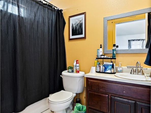 1049 Sanford Avenue, Wilmington (los Angeles) CA 90744