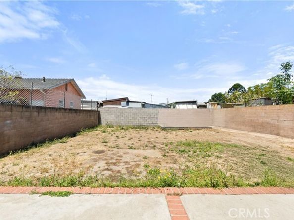 1049 Sanford Avenue, Wilmington (los Angeles) CA 90744