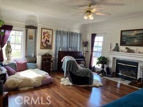 1945 S Bronson Avenue, Los Angeles CA 90018
