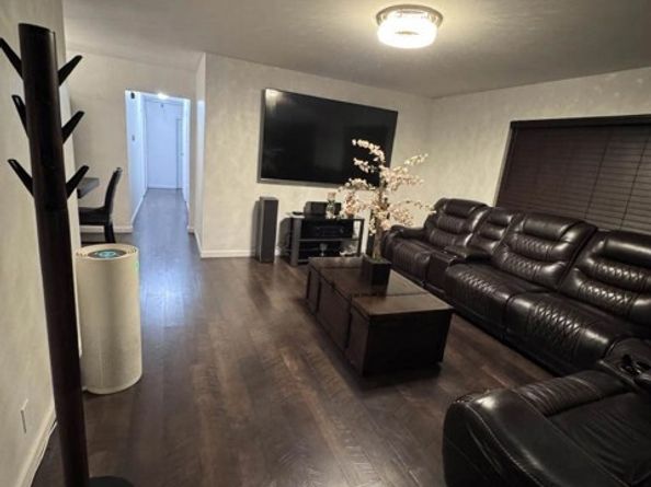 527 W 93rd, Los Angeles CA 90044