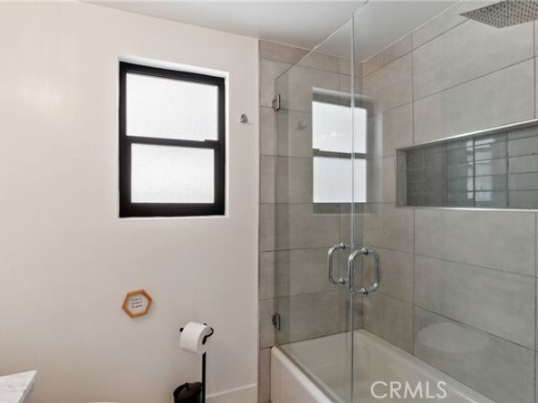 19651 Marilla Street, Northridge (los Angeles) CA 91324