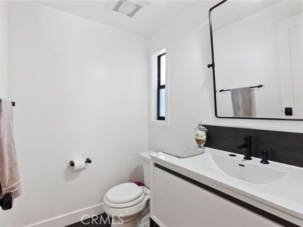 19651 Marilla Street, Northridge (los Angeles) CA 91324