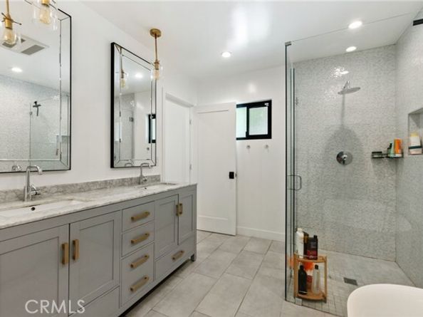 19651 Marilla Street, Northridge (los Angeles) CA 91324