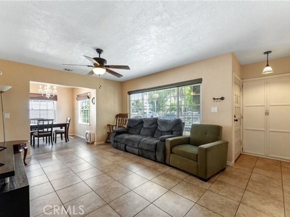 9037 Varna Avenue, Arleta (los Angeles) CA 91331