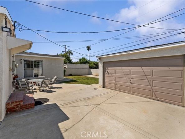9037 Varna Avenue, Arleta (los Angeles) CA 91331