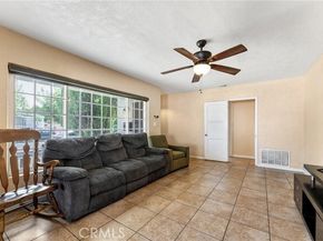 9037 Varna Avenue, Arleta (los Angeles) CA 91331