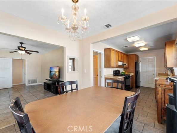 9037 Varna Avenue, Arleta (los Angeles) CA 91331