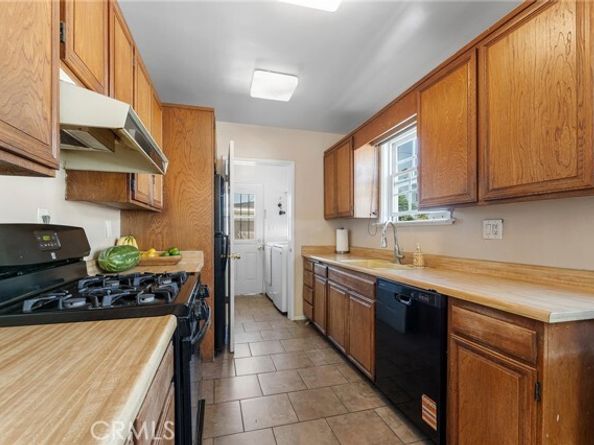 9037 Varna Avenue, Arleta (los Angeles) CA 91331