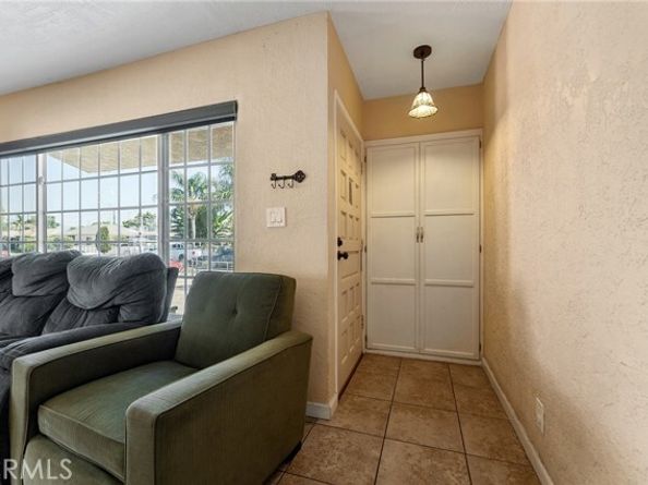 9037 Varna Avenue, Arleta (los Angeles) CA 91331