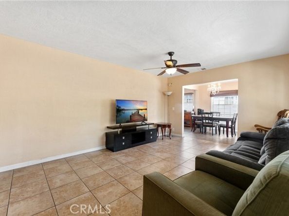 9037 Varna Avenue, Arleta (los Angeles) CA 91331
