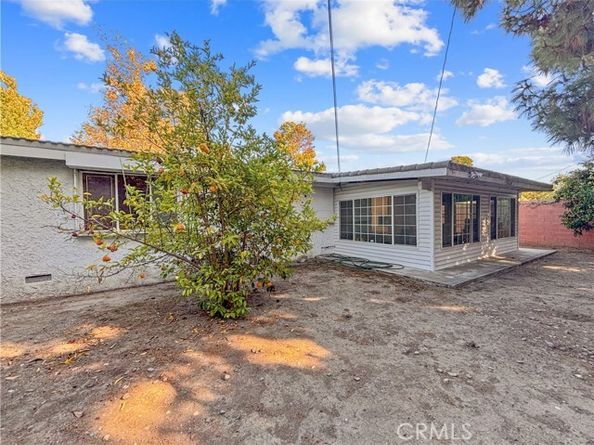 2432 Larchmont Avenue, Santa Ana CA 92706