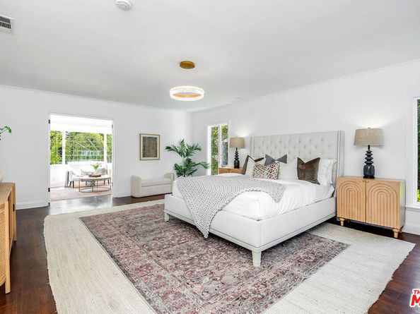 132 S Beachwood Drive, Los Angeles CA 90004