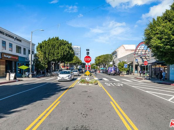 132 S Beachwood Drive, Los Angeles CA 90004