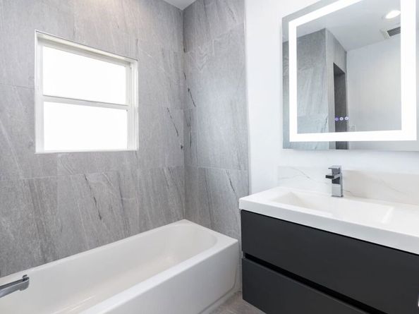 1032 S Orange Drive, Los Angeles CA 90019