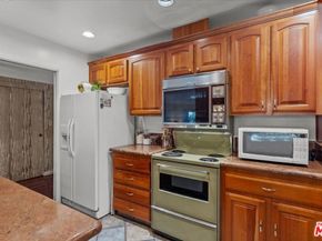6250 Buckingham 101, Culver City CA 90230