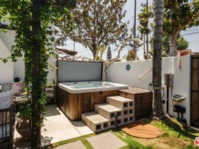 1622 Glyndon Avenue, Venice CA 90291