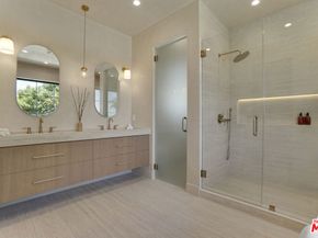 17811 Collins Street, Encino CA 91316