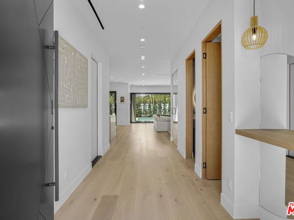 17811 Collins Street, Encino CA 91316