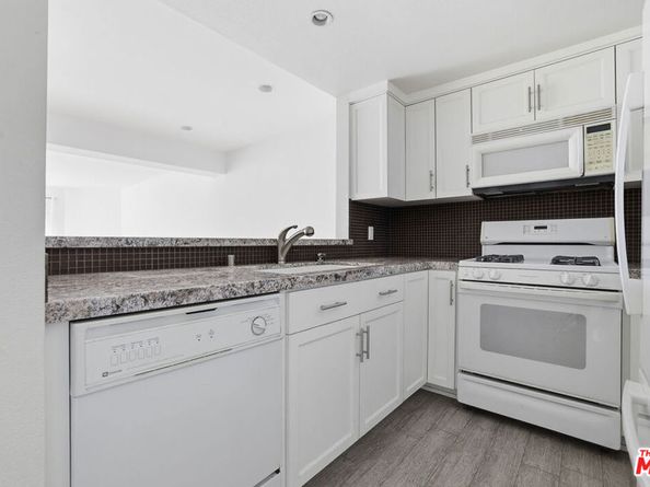 21650 Burbank Boulevard 315, Woodland Hills CA 91367
