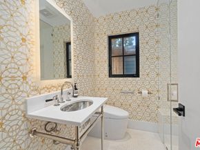 719 San Lorenzo Street, Santa Monica CA 90402