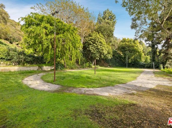 1150 Stone Canyon Road, Los Angeles CA 90077