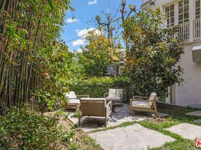 2558 Glendower Avenue, Los Angeles CA 90027