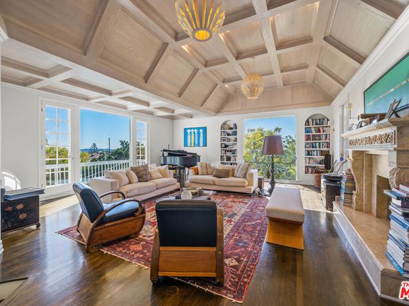 2558 Glendower Avenue, Los Angeles CA 90027