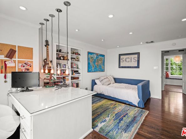 2558 Glendower Avenue, Los Angeles CA 90027