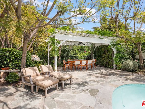 2558 Glendower Avenue, Los Angeles CA 90027