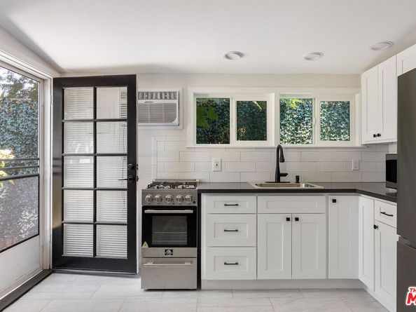 5536 Carpenter Avenue, Valley Village CA 91607