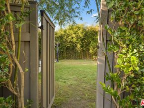 1209 Appleton Way, Venice CA 90291