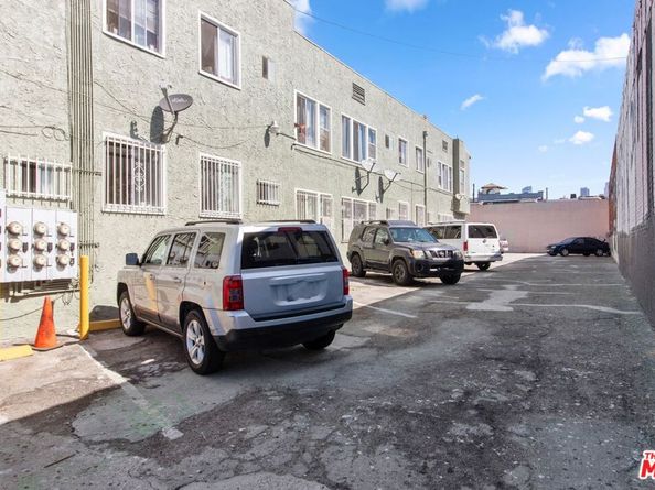 225 W Adams Boulevard, Los Angeles CA 90007