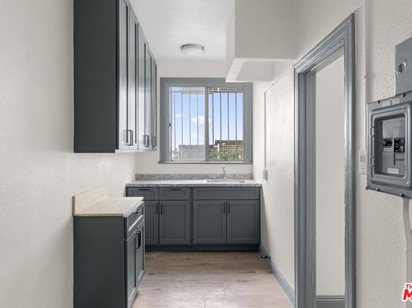 225 W Adams Boulevard, Los Angeles CA 90007