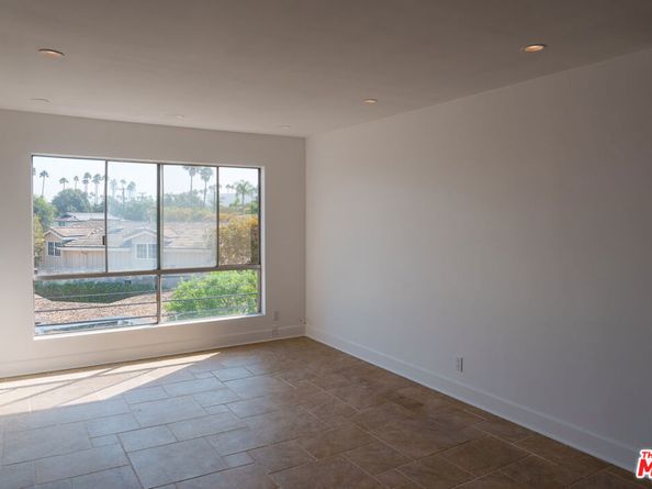 5585 E Pacific Coast Highway 340, Long Beach CA 90804