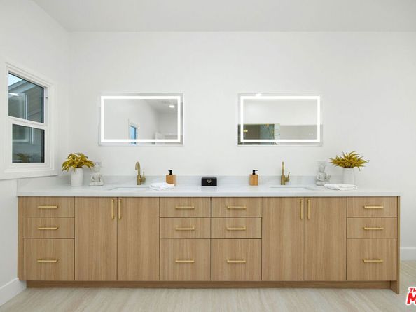 832 S Plymouth Boulevard, Los Angeles CA 90005