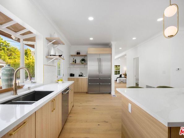 832 S Plymouth Boulevard, Los Angeles CA 90005