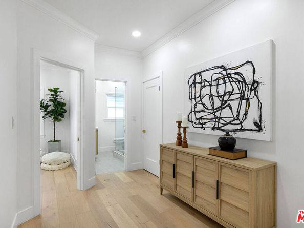 832 S Plymouth Boulevard, Los Angeles CA 90005