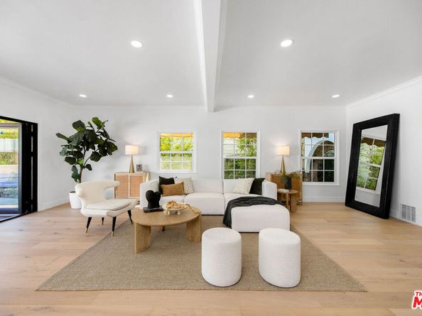 832 S Plymouth Boulevard, Los Angeles CA 90005