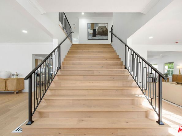 832 S Plymouth Boulevard, Los Angeles CA 90005