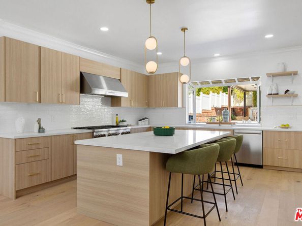 832 S Plymouth Boulevard, Los Angeles CA 90005