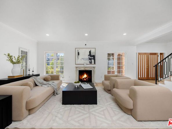 832 S Plymouth Boulevard, Los Angeles CA 90005