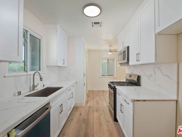 7423 Jumilla Avenue, Winnetka CA 91306