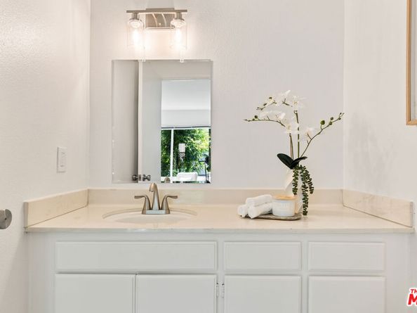 22038 Vanowen Street 217, Woodland Hills CA 91303