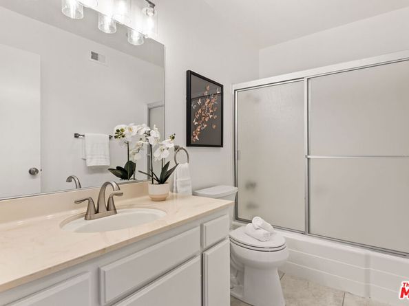 22038 Vanowen Street 217, Woodland Hills CA 91303