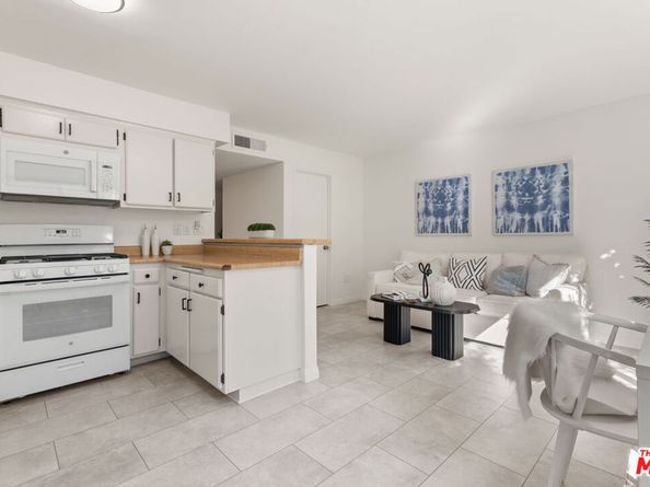 22038 Vanowen Street 217, Woodland Hills CA 91303