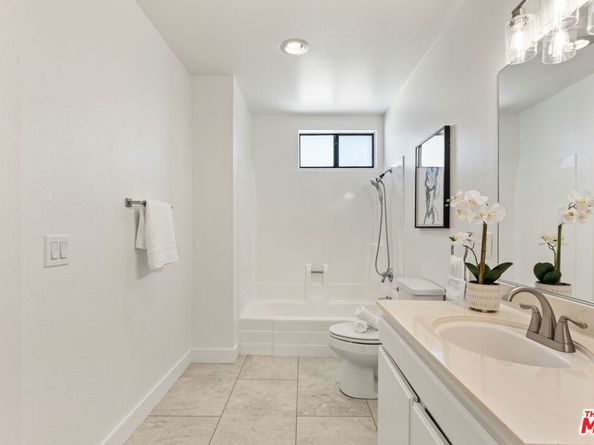 22038 Vanowen Street 217, Woodland Hills CA 91303
