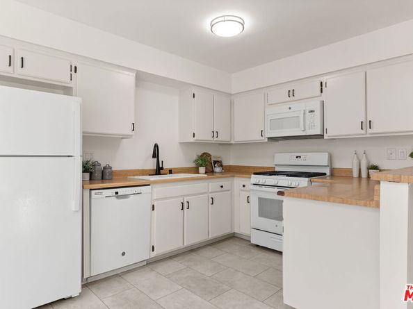 22038 Vanowen Street 217, Woodland Hills CA 91303