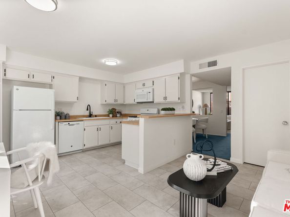 22038 Vanowen Street 217, Woodland Hills CA 91303