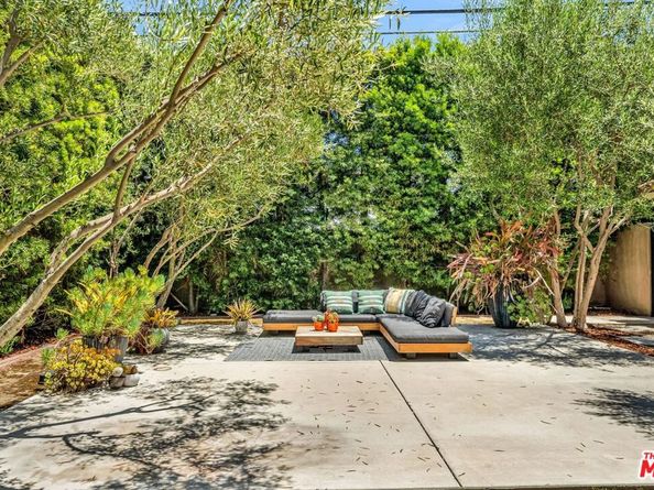 1638 S Victoria Avenue, Los Angeles CA 90019