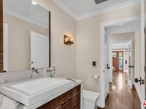 1638 S Victoria Avenue, Los Angeles CA 90019